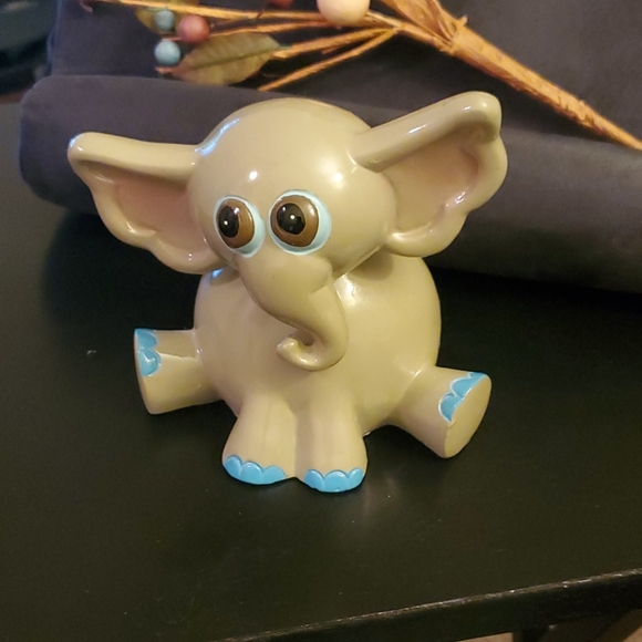 Blowfish Other - BlowFish Elephant Bobblehead Bank